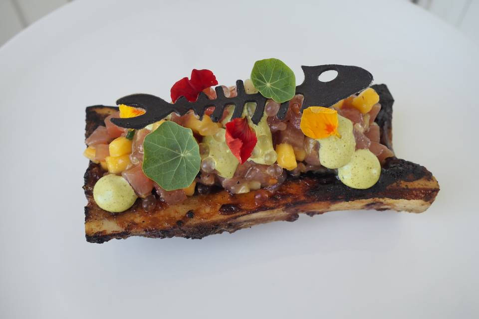 Tartar de atún rojo con tuétan
