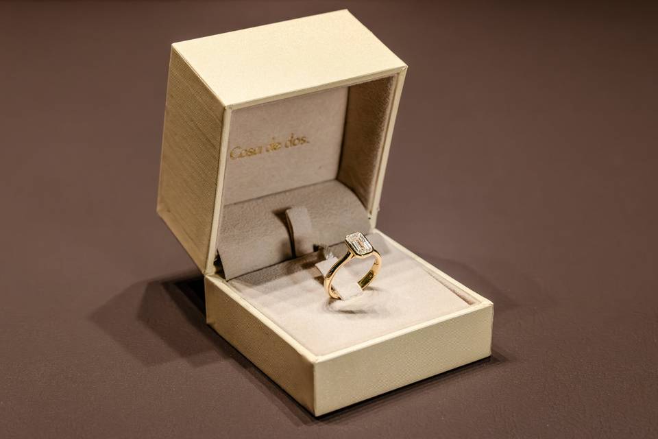 Anillo compromiso estuche
