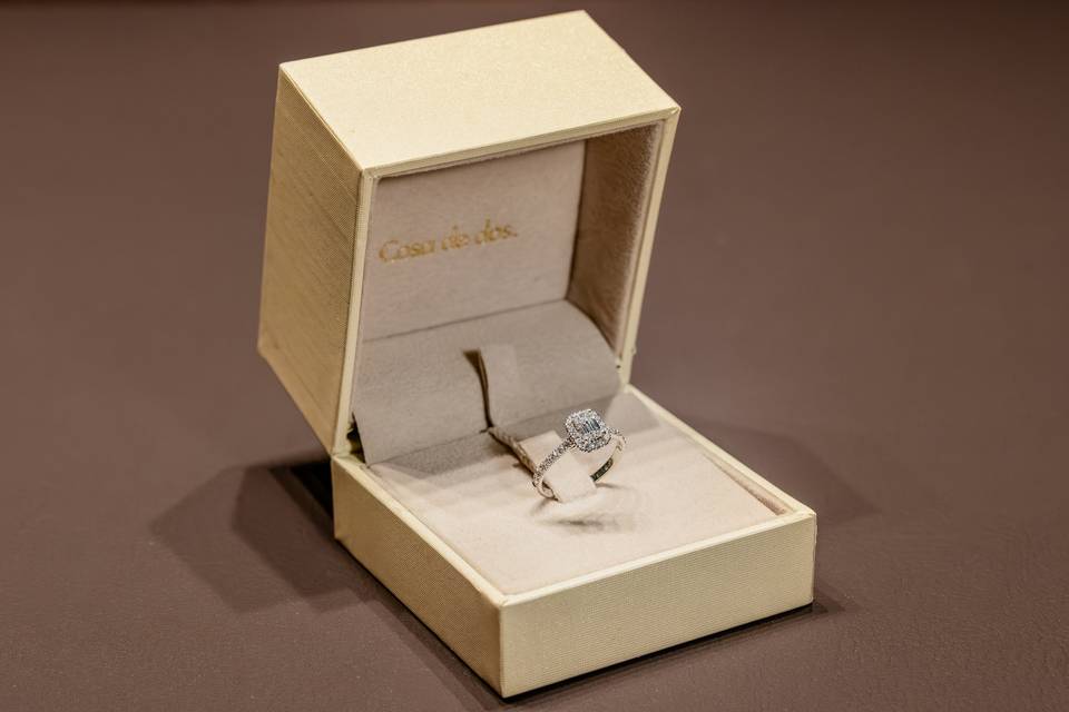 Anillo fino estuche