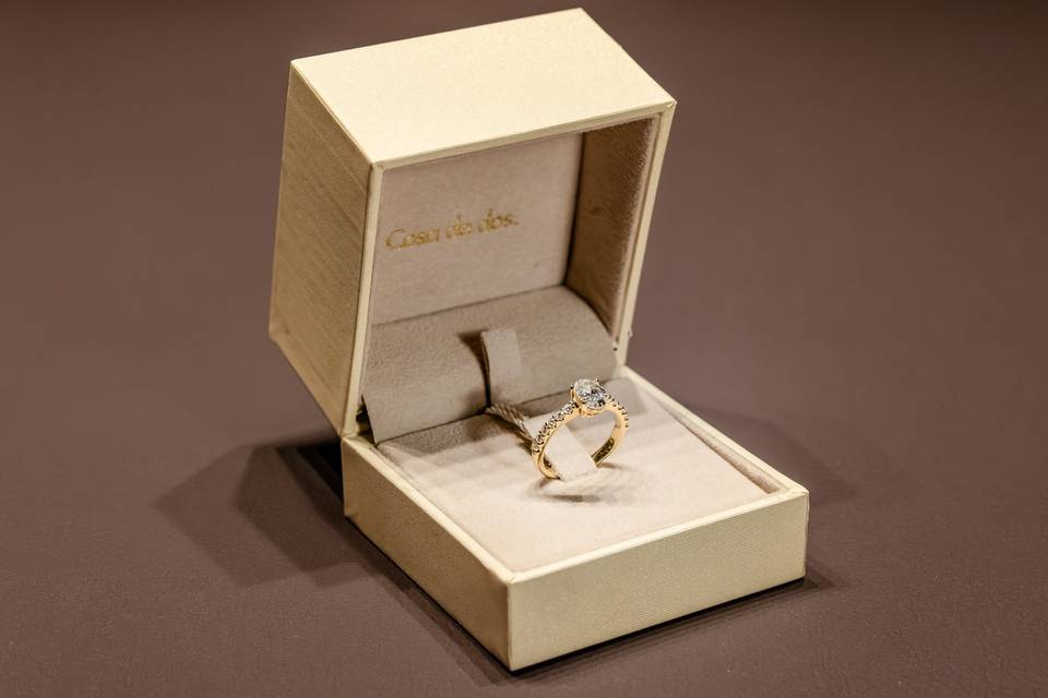 Anillo oro estuche