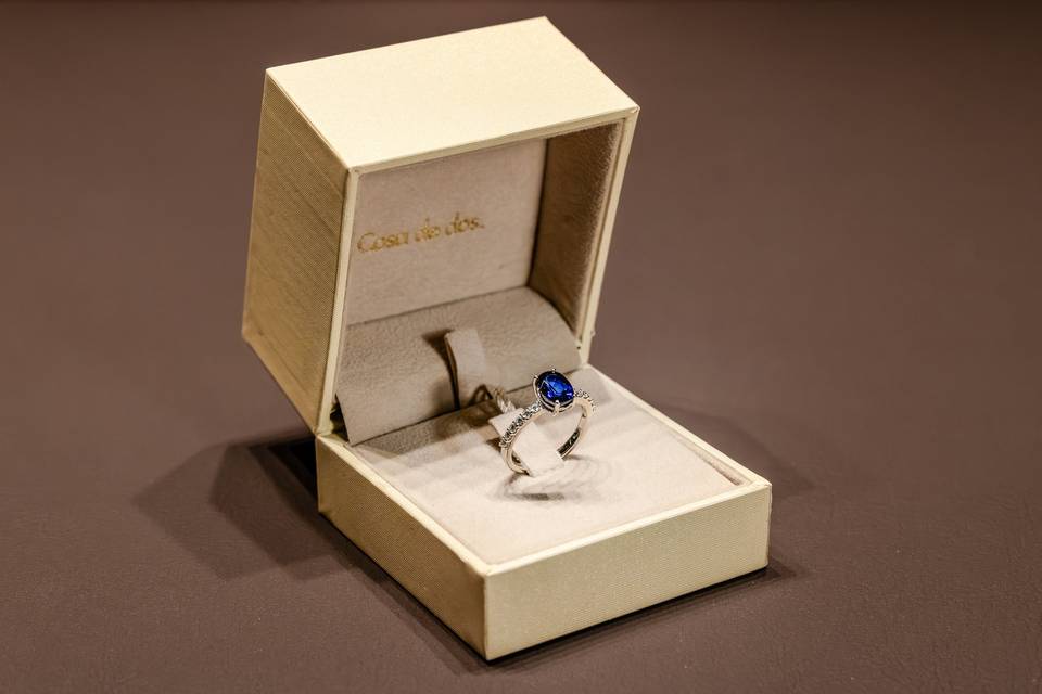 Anillo piedra azul estuche