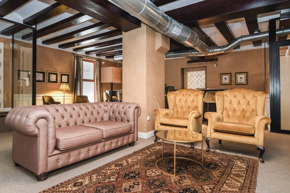 Area de descanso con sofa y sillon