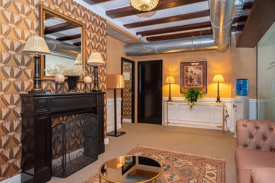 Chimenea con mesa de centro