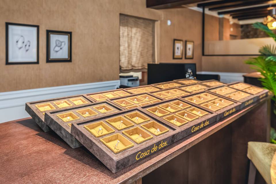 Mesa de exhibicion de joyas