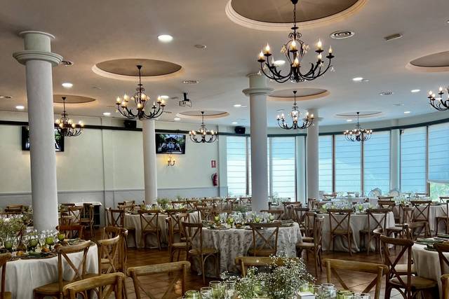 Salón con capacidad para 280