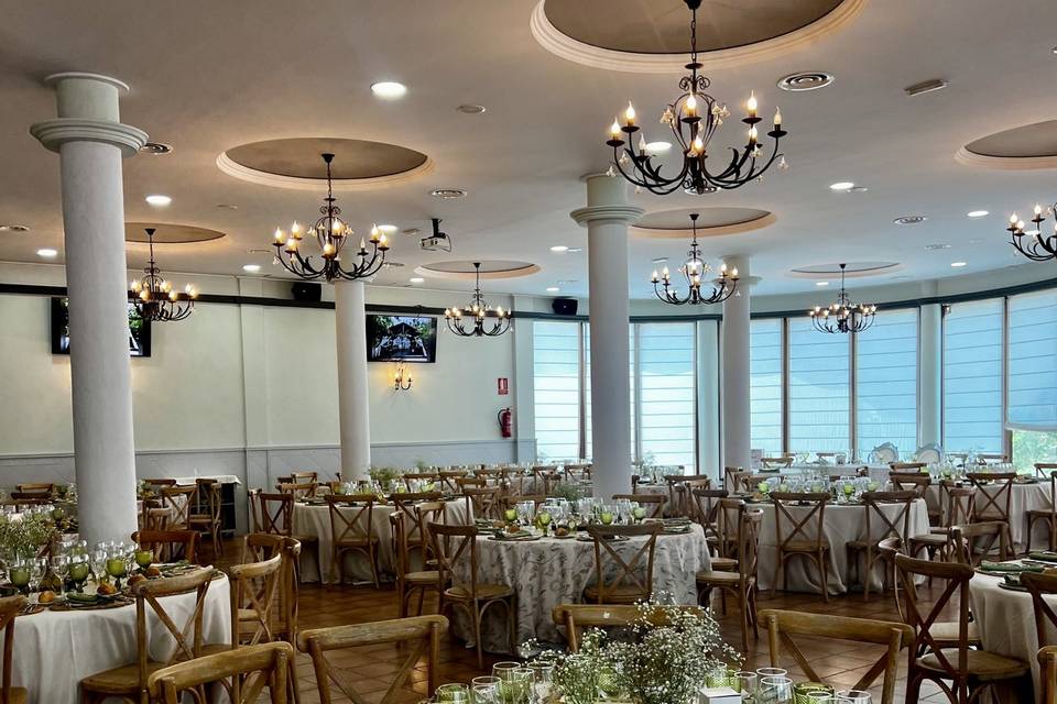 Salón con capacidad para 280
