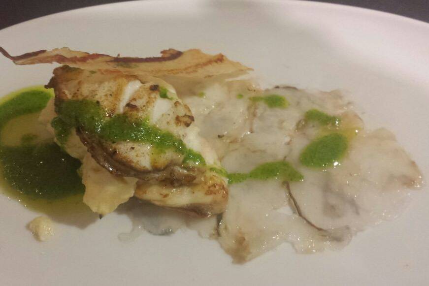 Rape trufado con carpaccio de langostinos