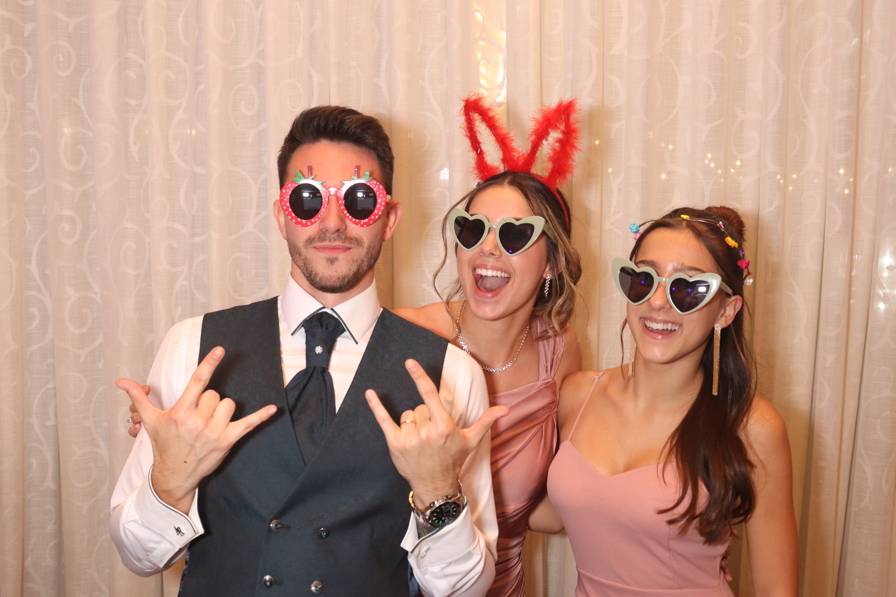 Novio con amigas