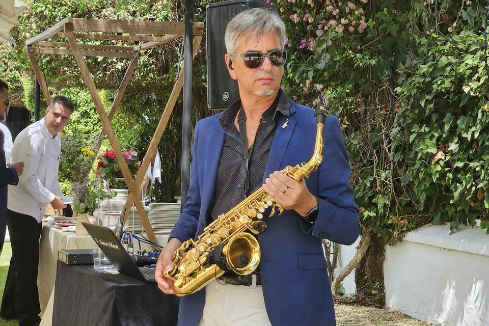 J Saxo Show