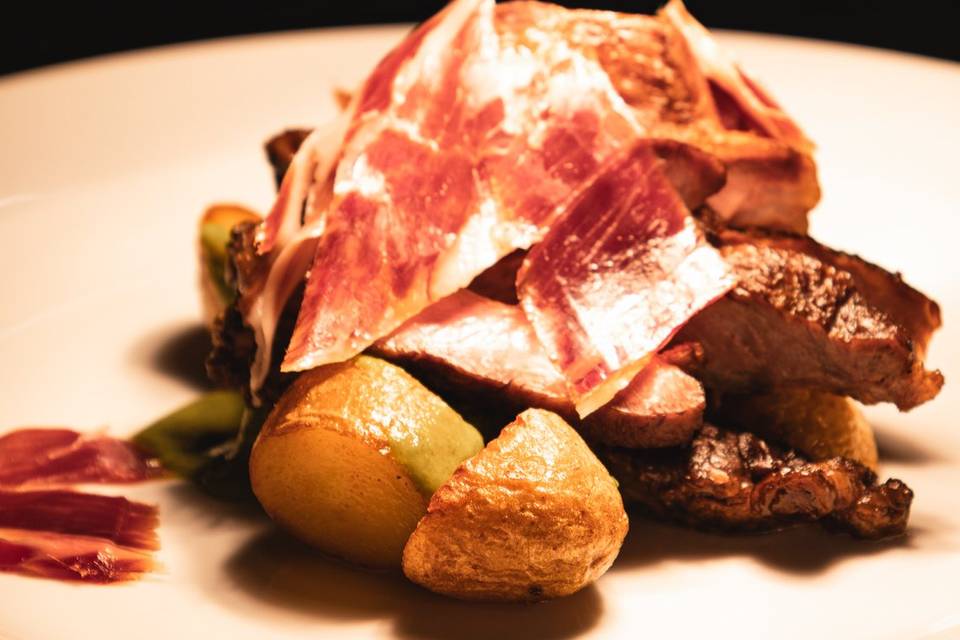 Plato Carne con Patatas Jamón