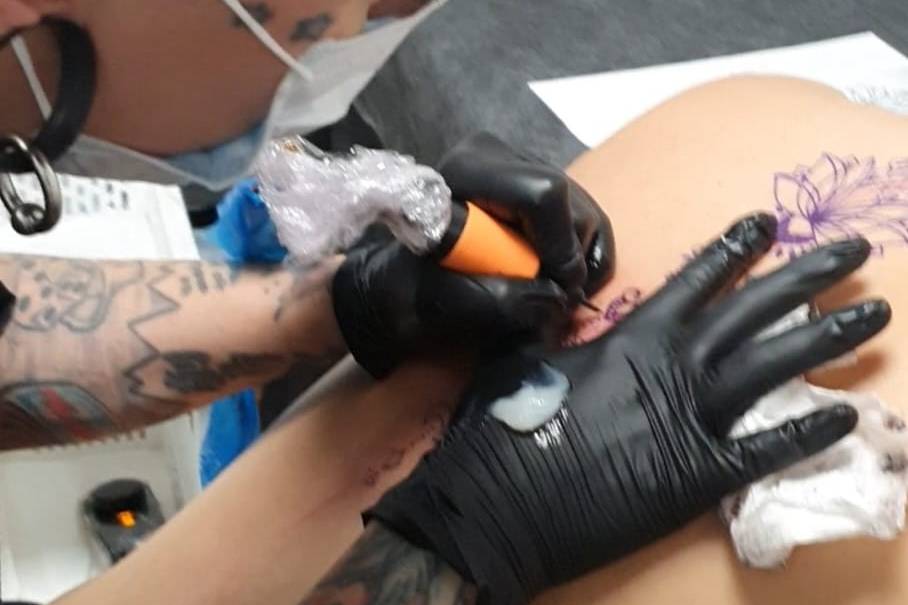 Tatuando