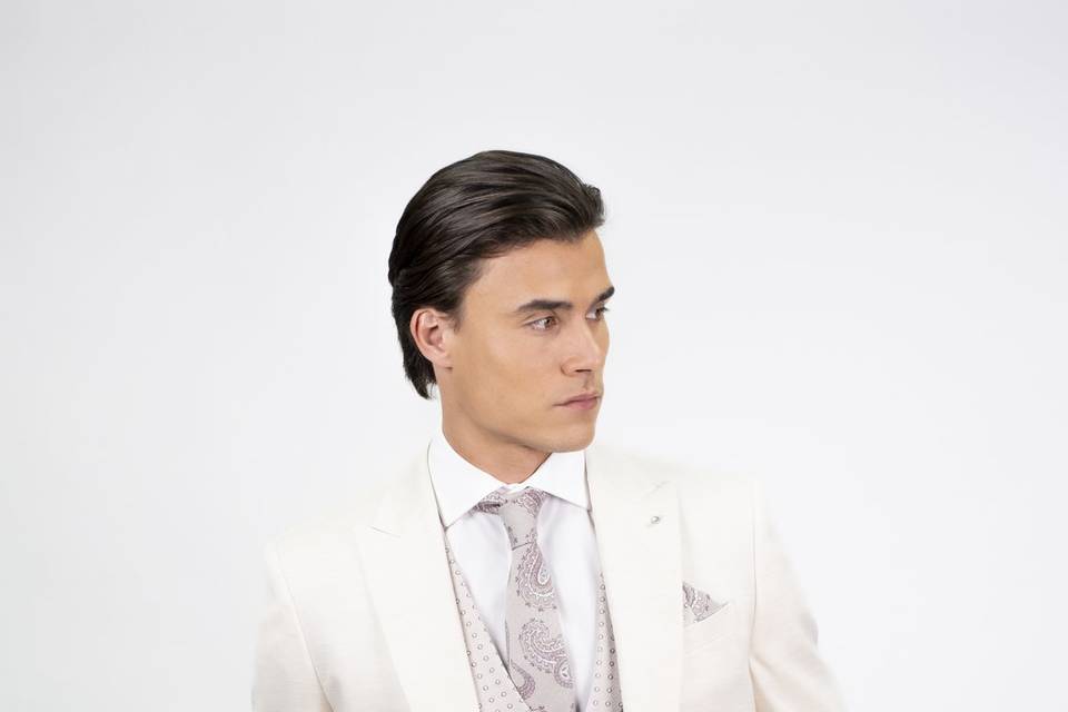 Traje de novio crudo 
