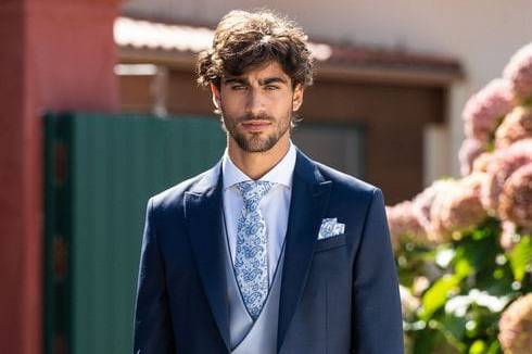 Traje azul novio