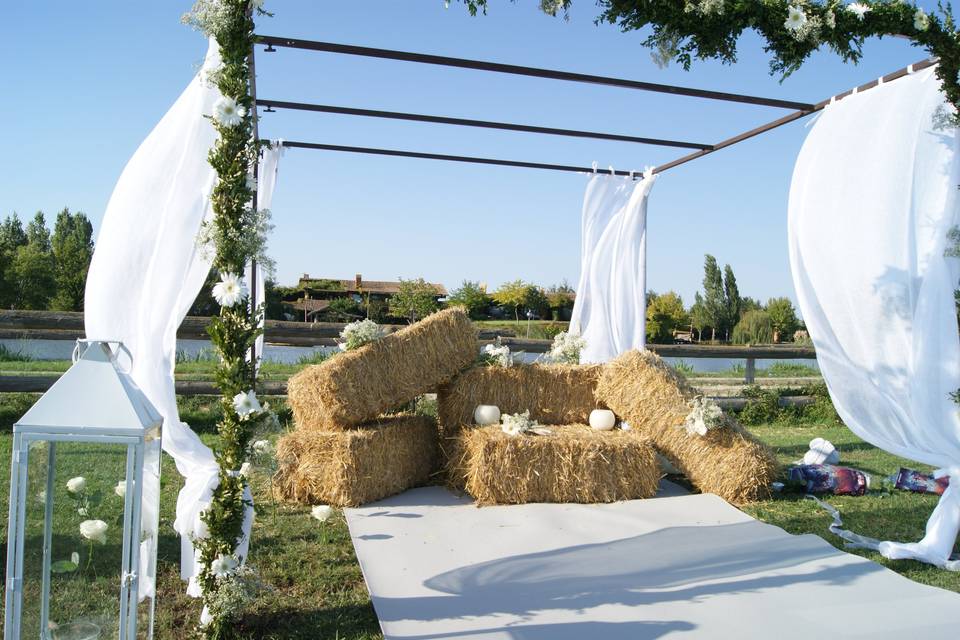 Altar para bodas al aire libre