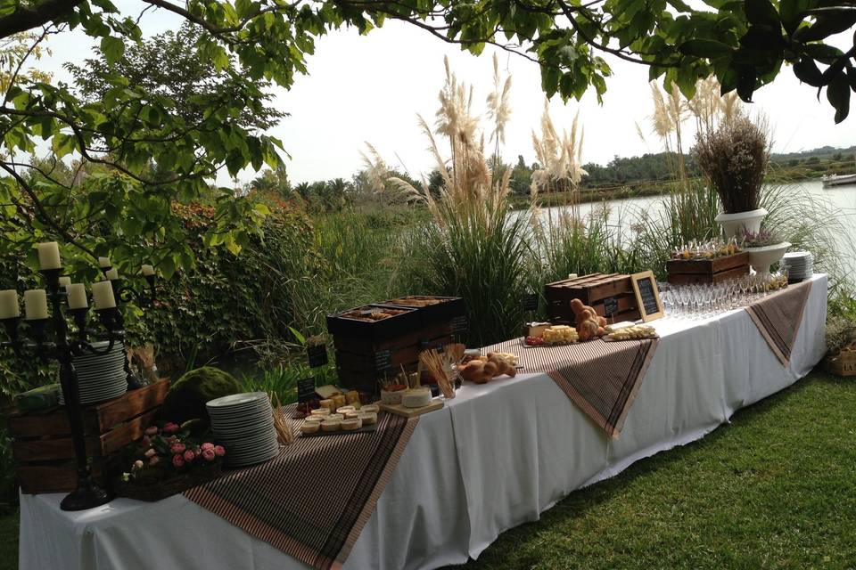 Buffet junto al lago