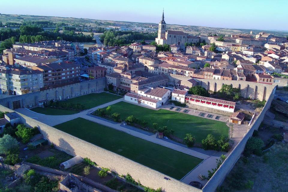 7000m2 de jardín-Pueblo MB