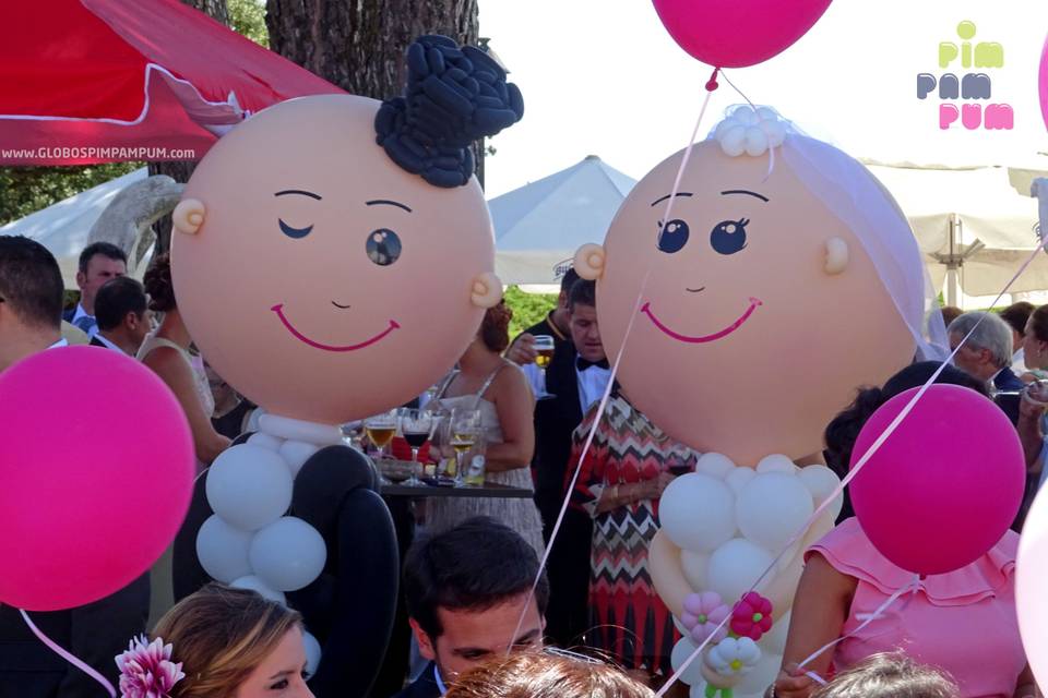 Novios de globos