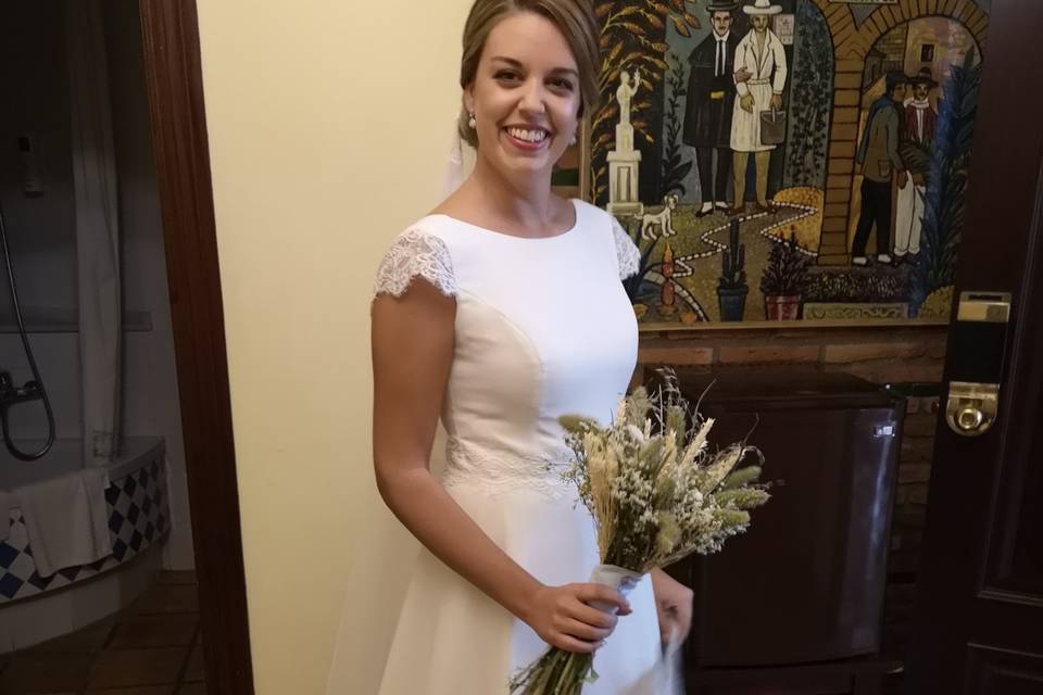 Elena, lista para la iglesia