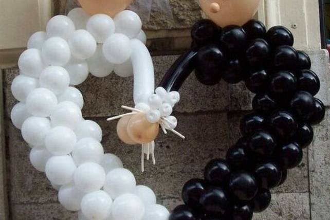 Novios con globos