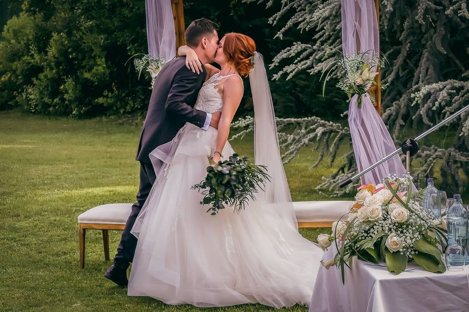 Beso de recién casados