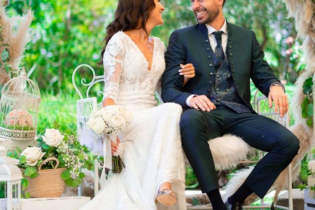 Novios bonitos en la ceremonia