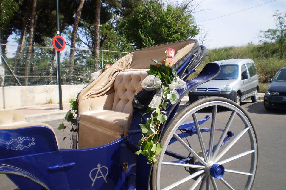 Flores en el coche nupcial