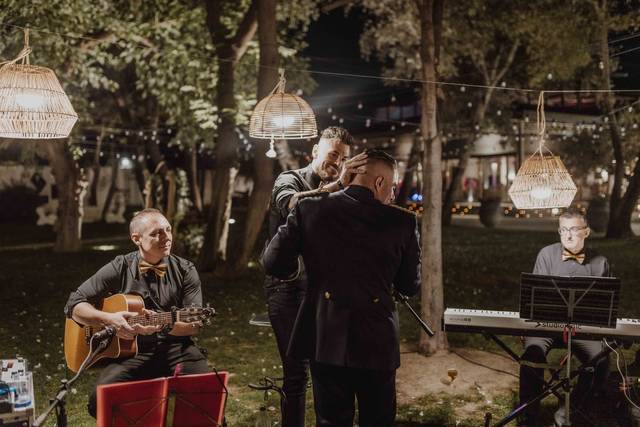 El novio se emociona