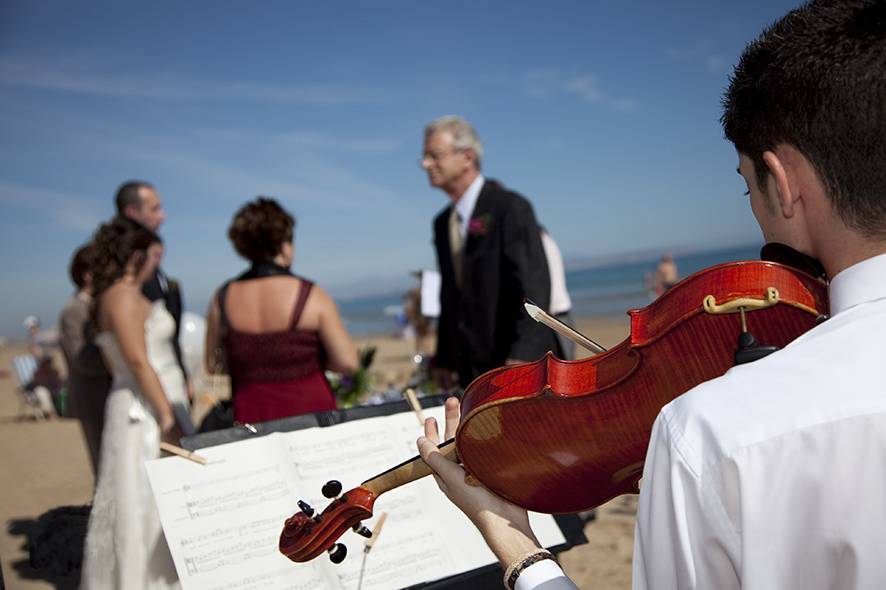 Boda civil en la playa