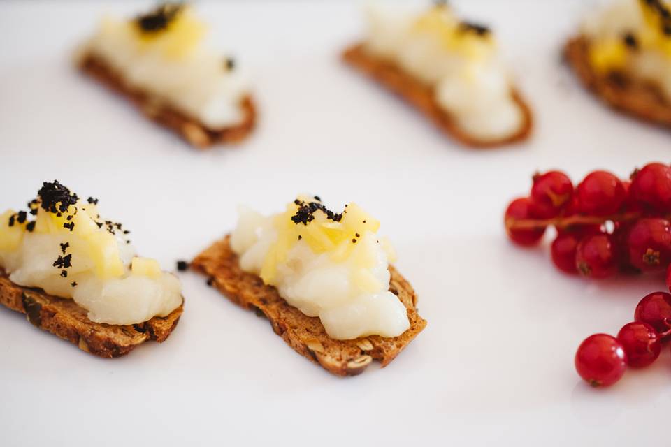 Tosta danesa de semilla calabaza con brandada de bacalao