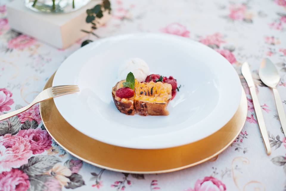 Tartar de atún con vieira confitada y aceite de cítricos