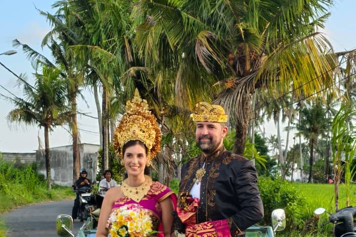 Ceremonia Balinesa Auténtica para Novios en Bali