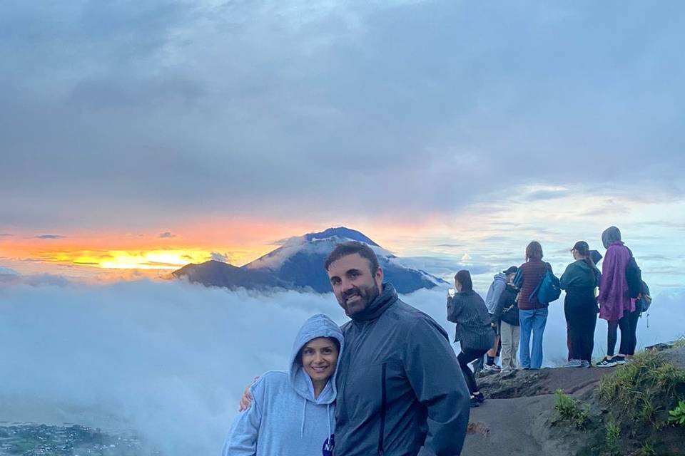 Selfie con Sarong Balinés en Templo: Experiencia Cultural