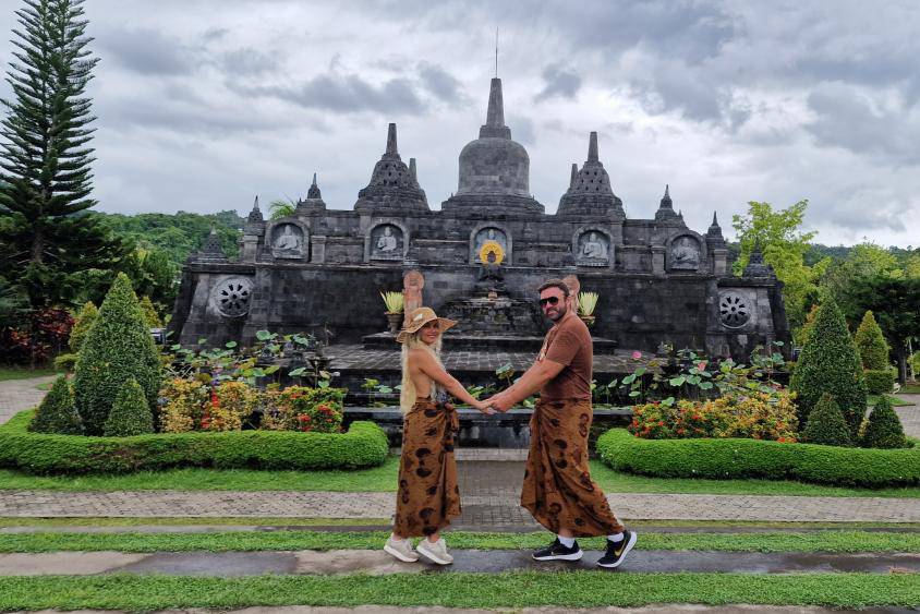 Palacio de Agua Tirta Gangga: Estanques y Estatuas de Bali