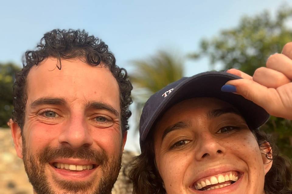 Pareja de Novios con Traje Balinés en Templo de Bali