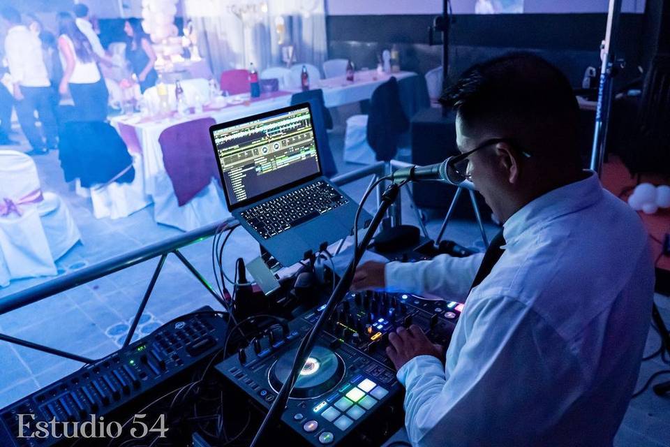 DJ con experiencia