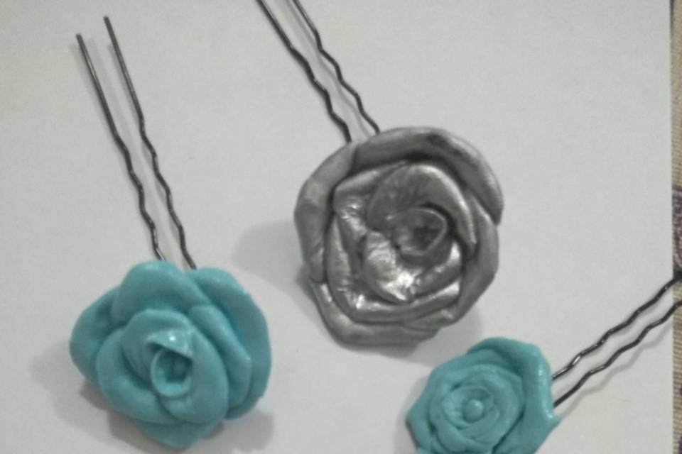 Horquilla rosas azul plata