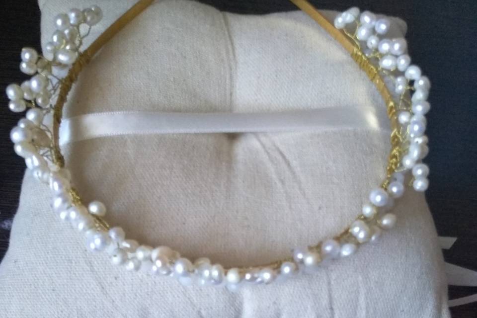Tiara perlas y cristal blanco