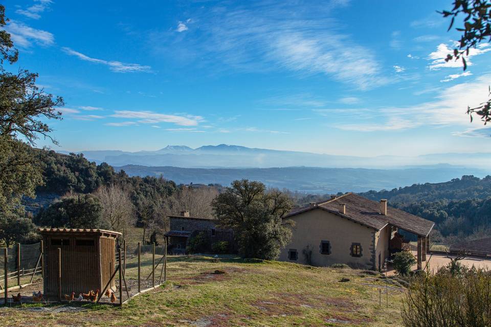 Masía, jardines y vistas