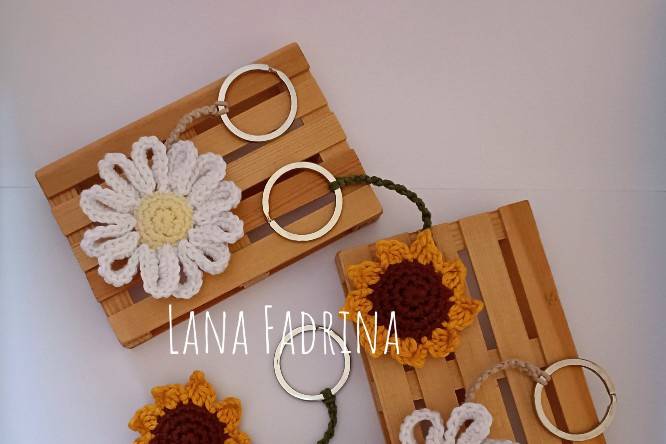 Llaveros de flores.