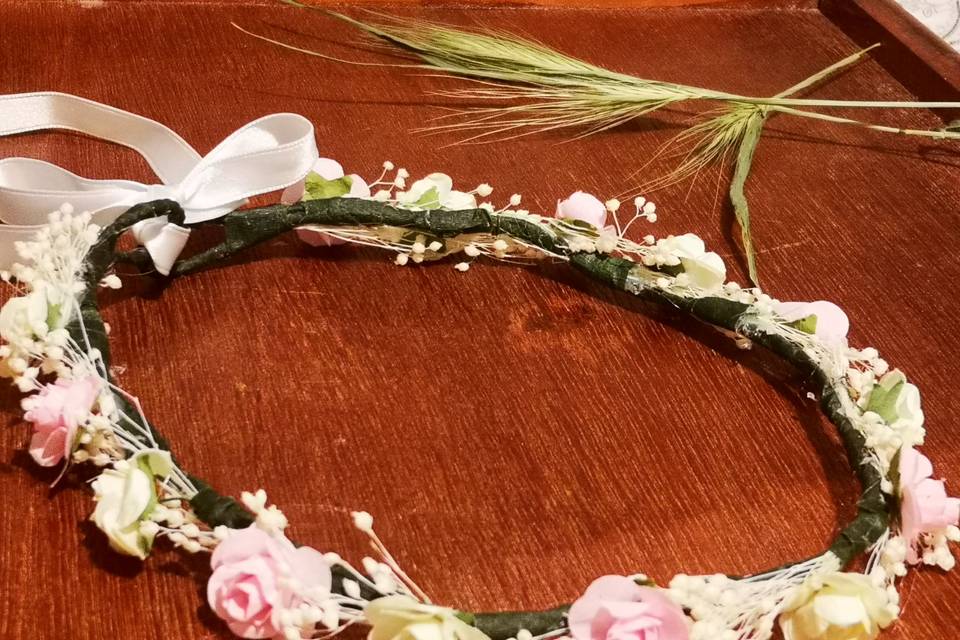 Tiara de flores para niña de arras