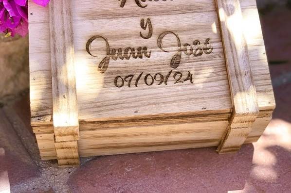 Caja madera personalizada boda