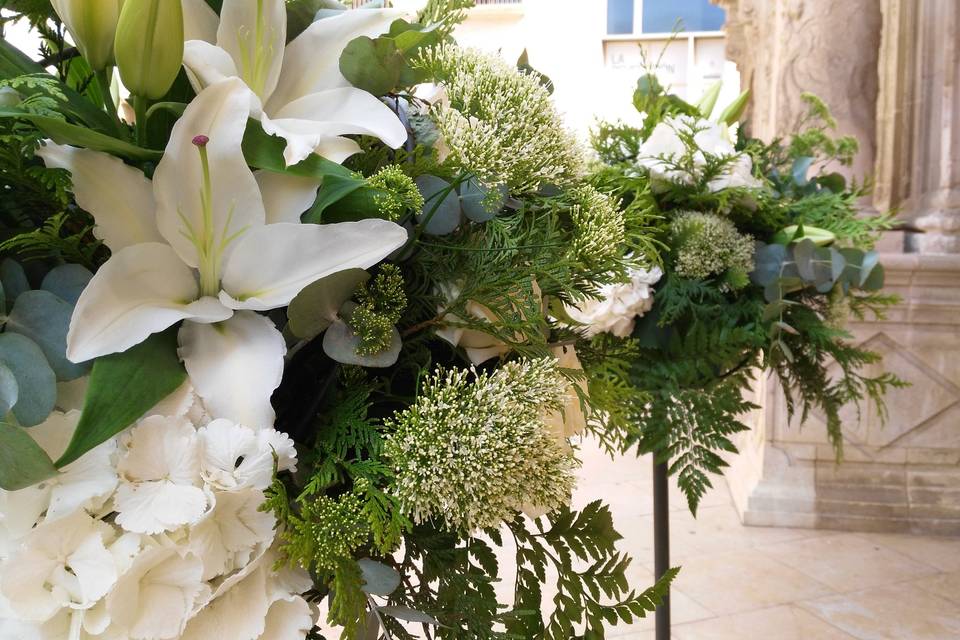 Decoración de coche clasico para boda en Zaragoza. - Floristería Zaragoza -  Flores Elena - Envío de Flores y Plantas