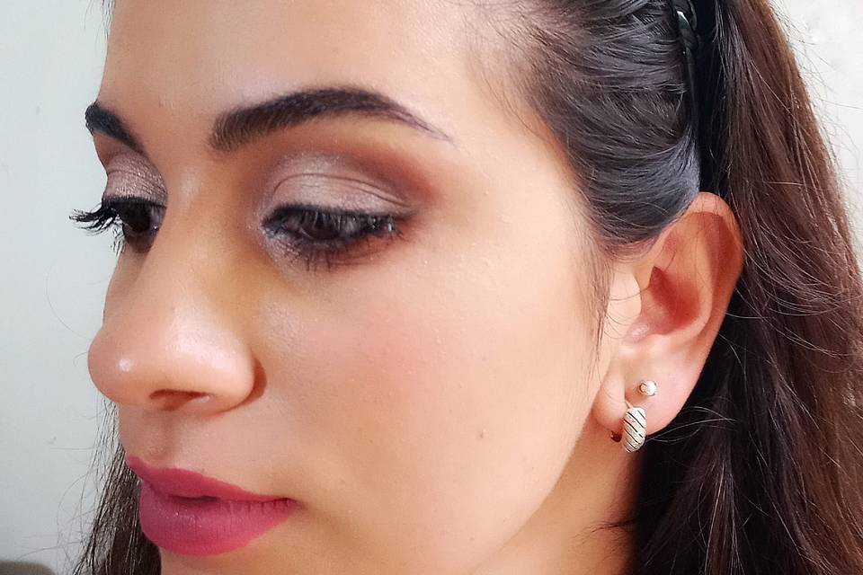 Maquillaje clásico en rosa