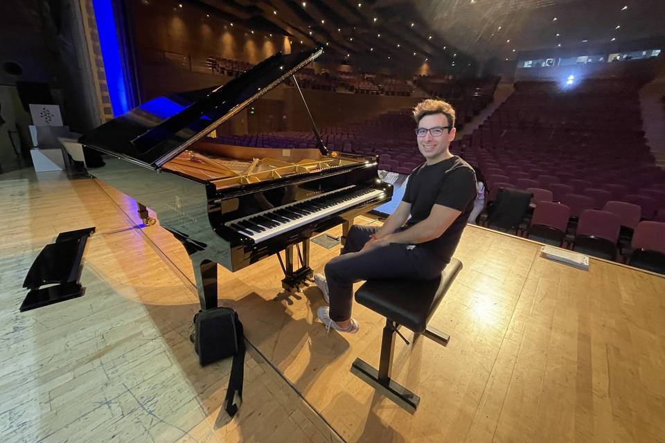 Pianista en auditorio