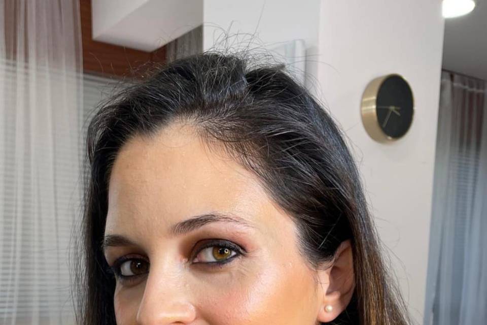 Maquillaje con tonos morados