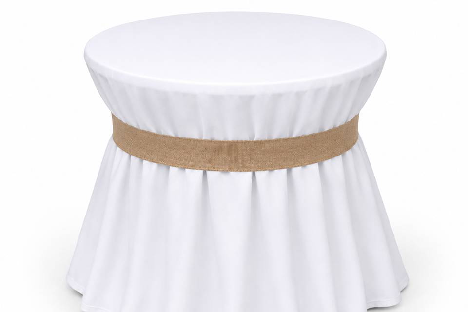 Mesa de cóctel baja con mantel
