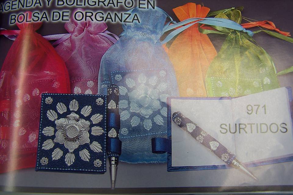 Agenda con boli en bolsa de organza