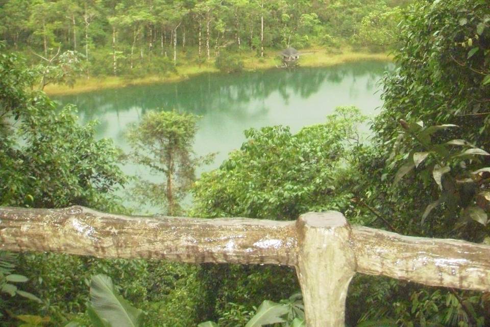 Lago inundado del volcán Arena