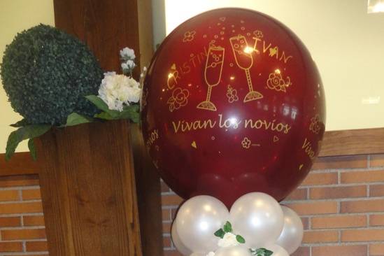 Columna explosiva de globos