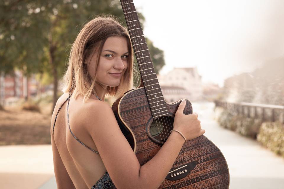 Shooting Guitarra